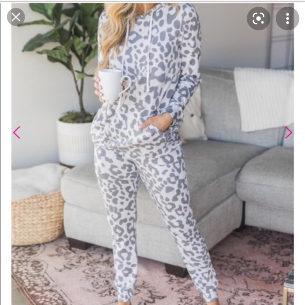 Cheetah print 2 piece lounge set